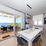 Sea View Lejlighed *
